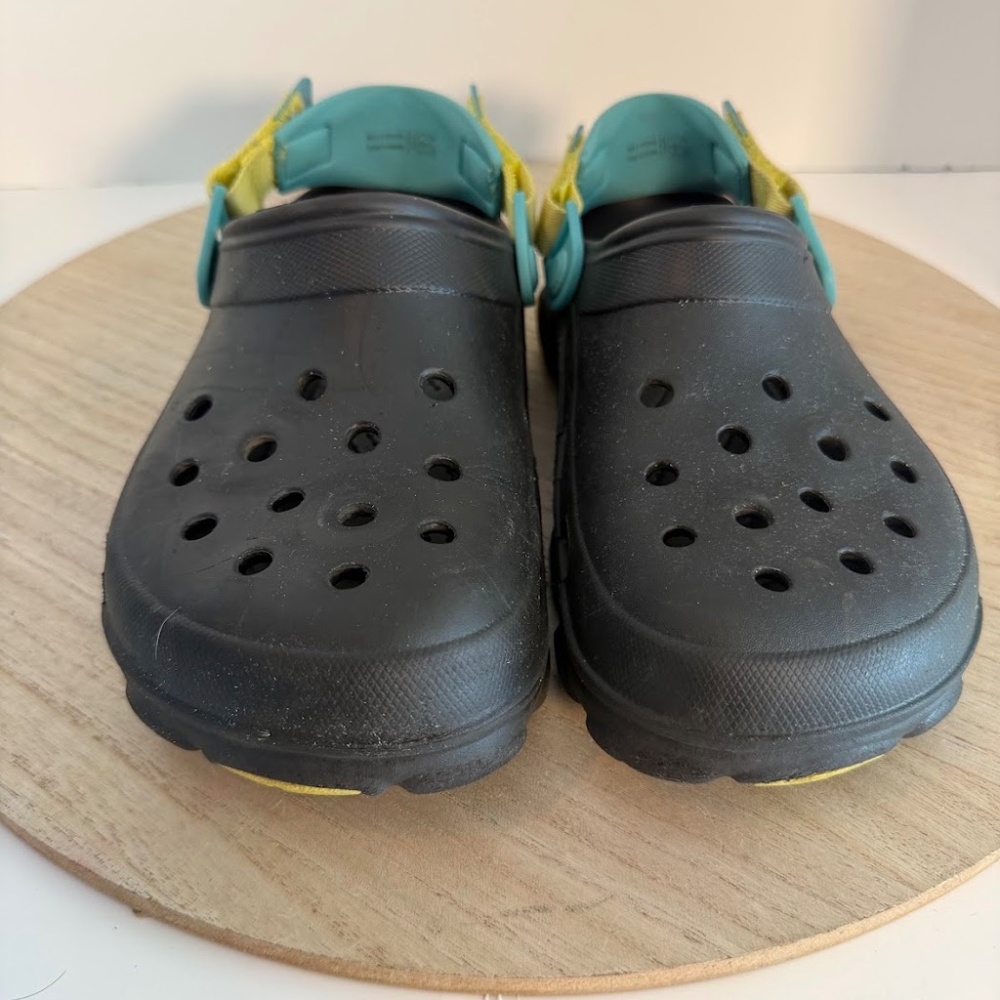 Crocs Classic Clogs Black w/ Teal & Yellow Heel Strap Unisex Size M8 W10 - Picture 2 of 8